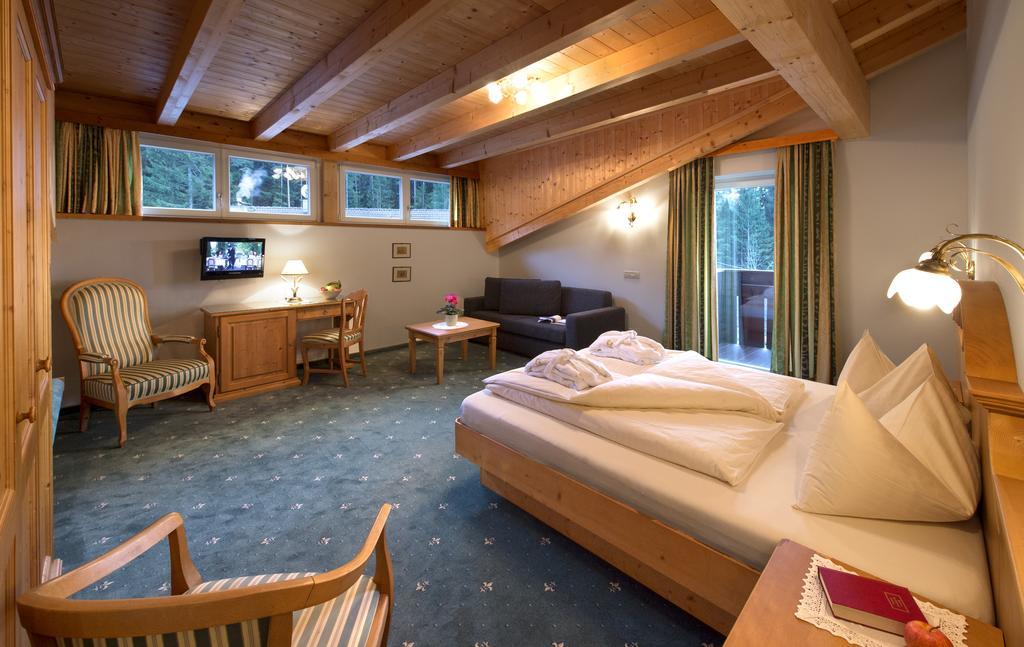 Hotel Waldrast Dolomiti Seis am Schlern Zimmer foto